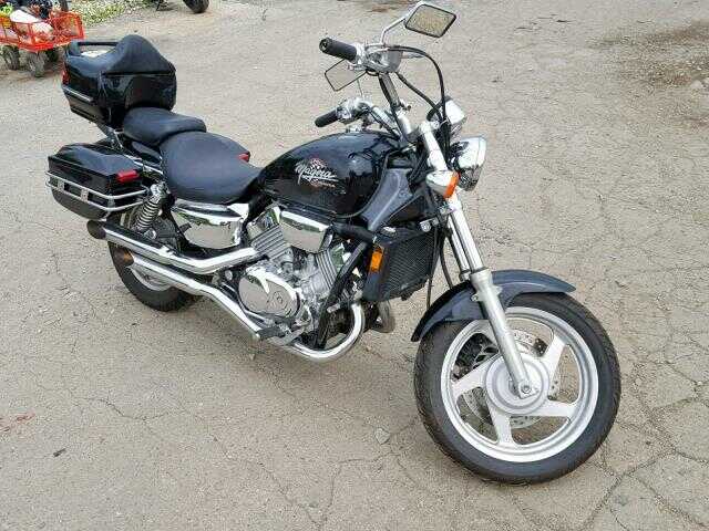Honda VF750C (MAGNA)