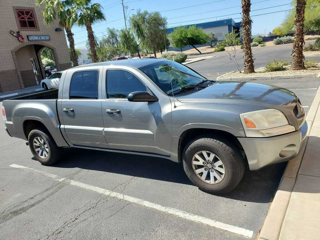 Mitsubishi Raider