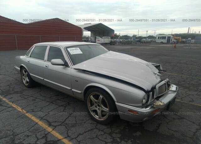 Jaguar XJR