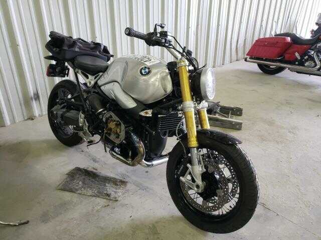 BMW R nineT