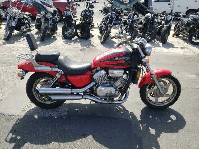 Honda VF750C2 (MAGNA)