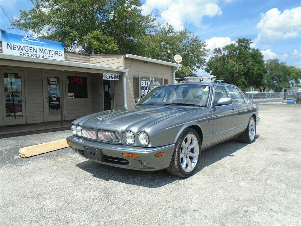 Jaguar XJR