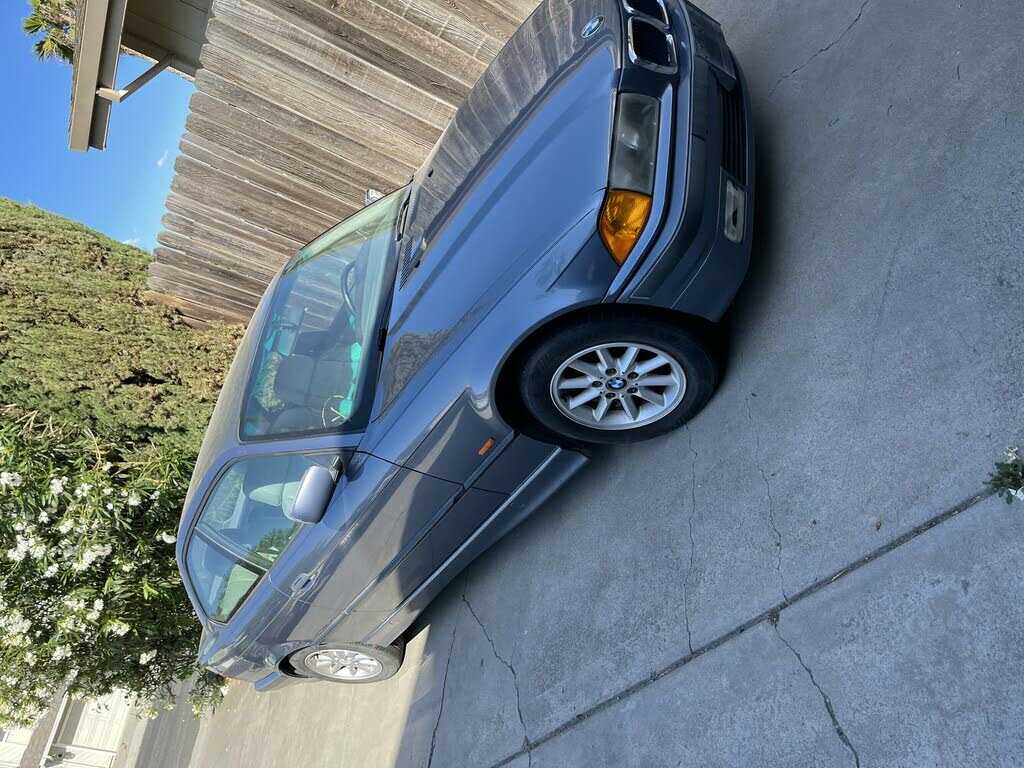 BMW 328iS