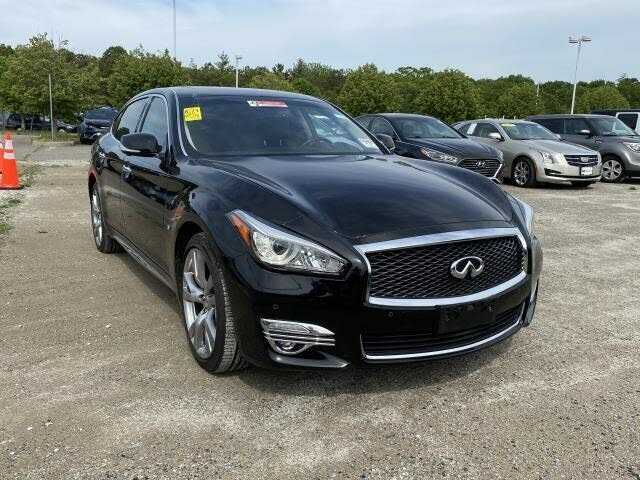 Infiniti Q70L