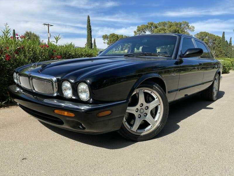 Jaguar XJR