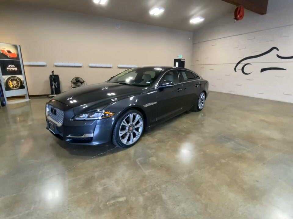 Jaguar XJ