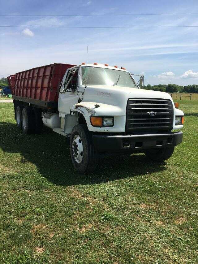 Ford F-700