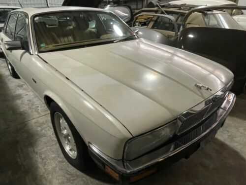 Jaguar XJ6