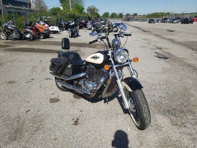 Honda VT1100C2 (SHADOW ACE)