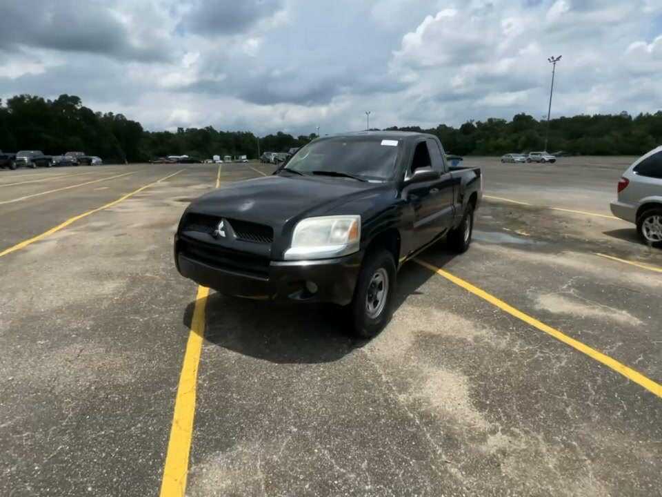 Mitsubishi Raider
