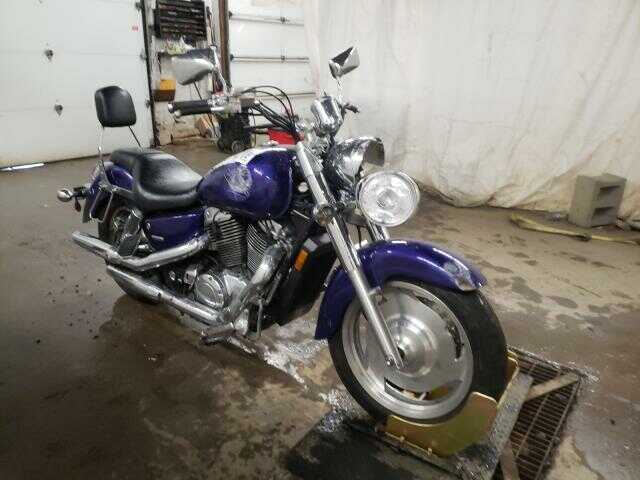 Honda VT1100C2 (SHADOW SABRE)