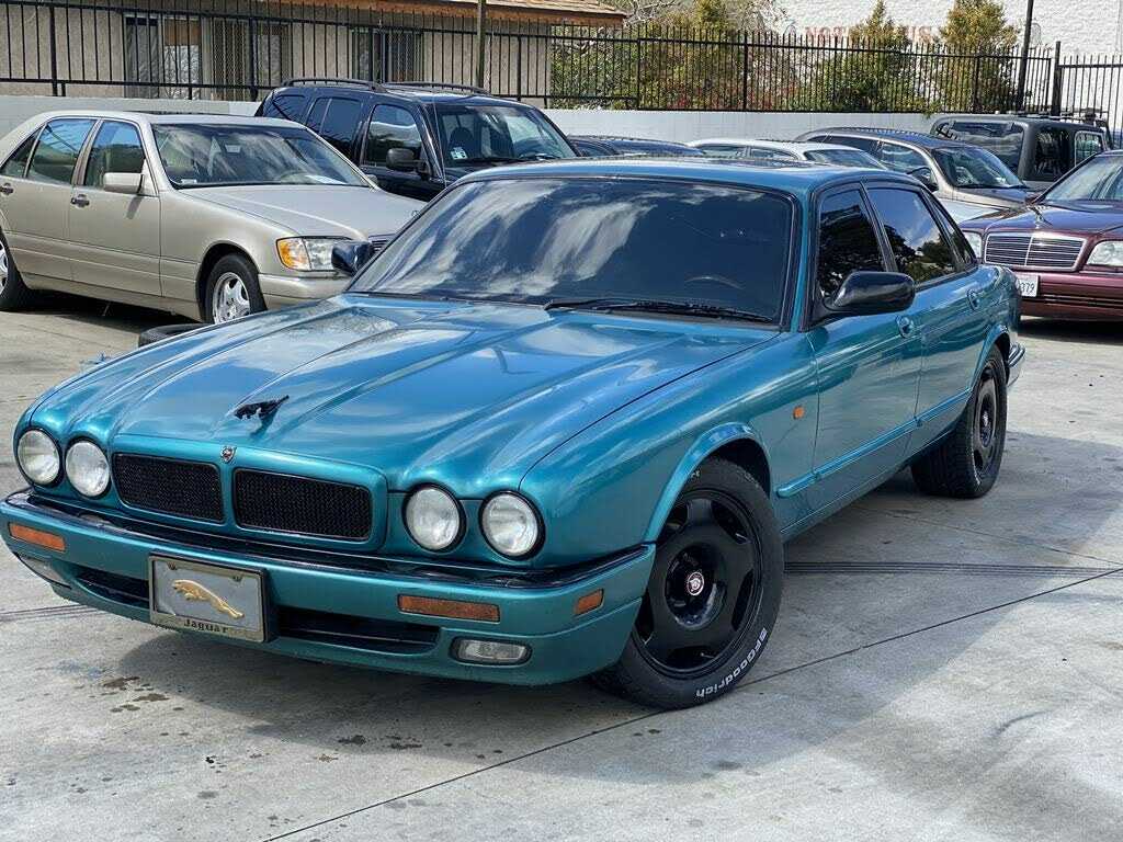Jaguar XJR