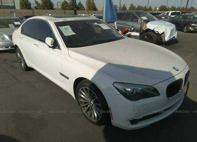 BMW 740i