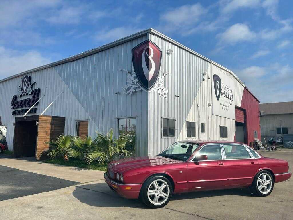 Jaguar XJR