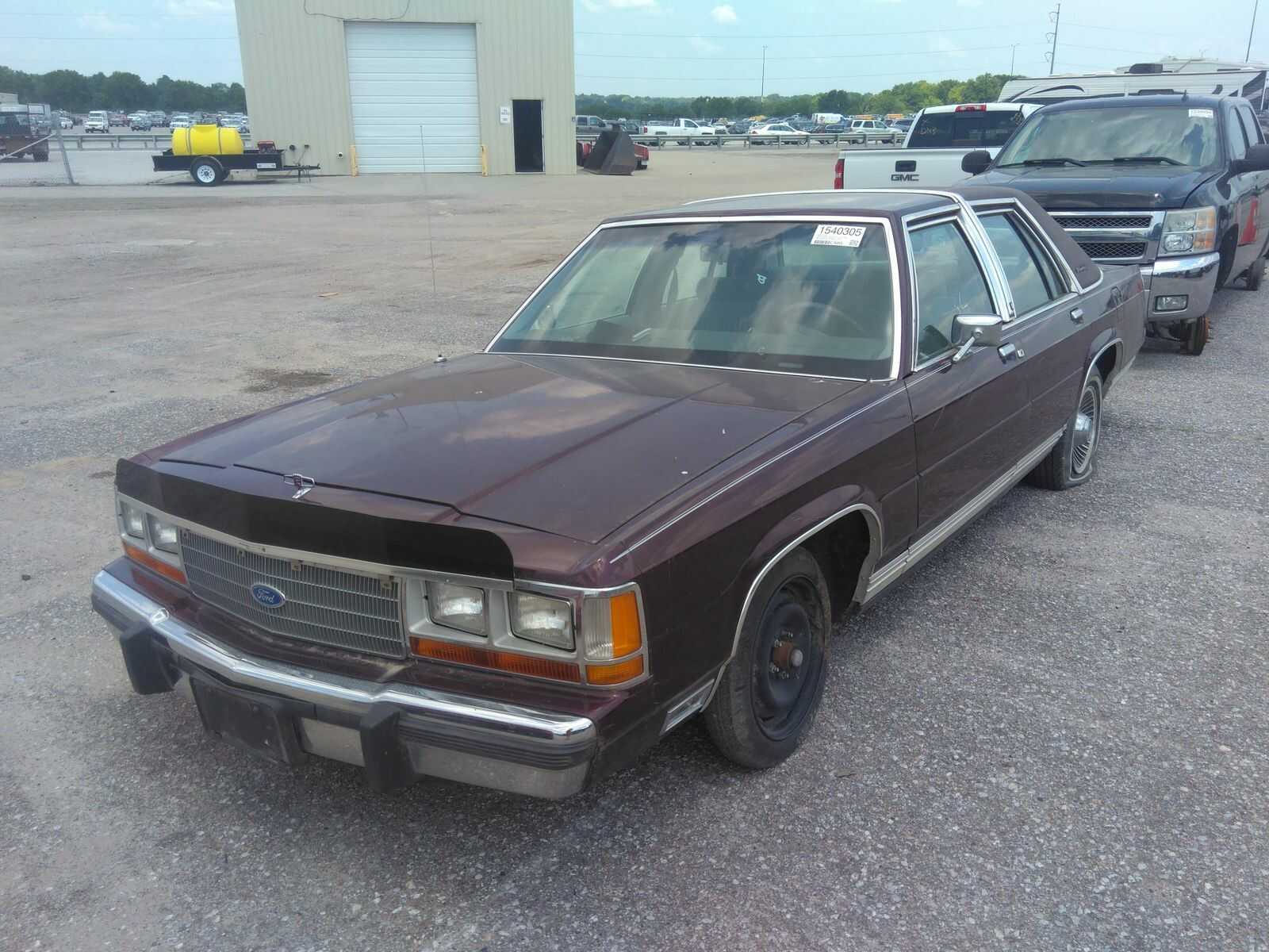 Ford Crown Victoria