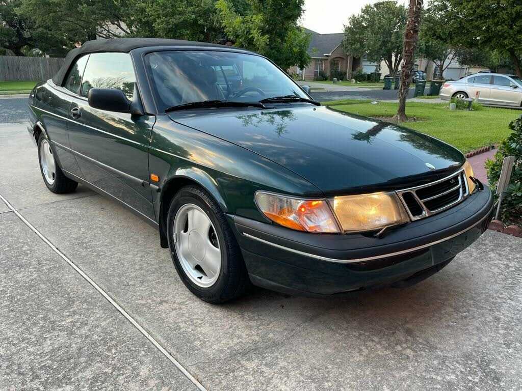 Saab 900