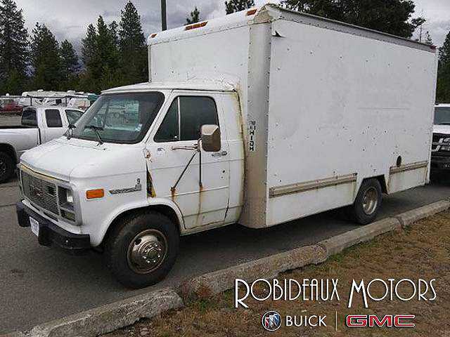GMC Cutaway Van