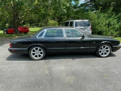 Jaguar XJR