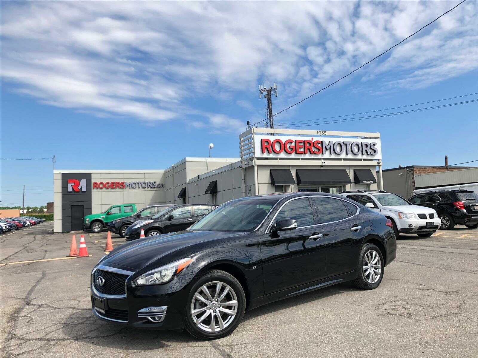 Infiniti Q70