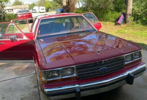 Ford Crown Victoria