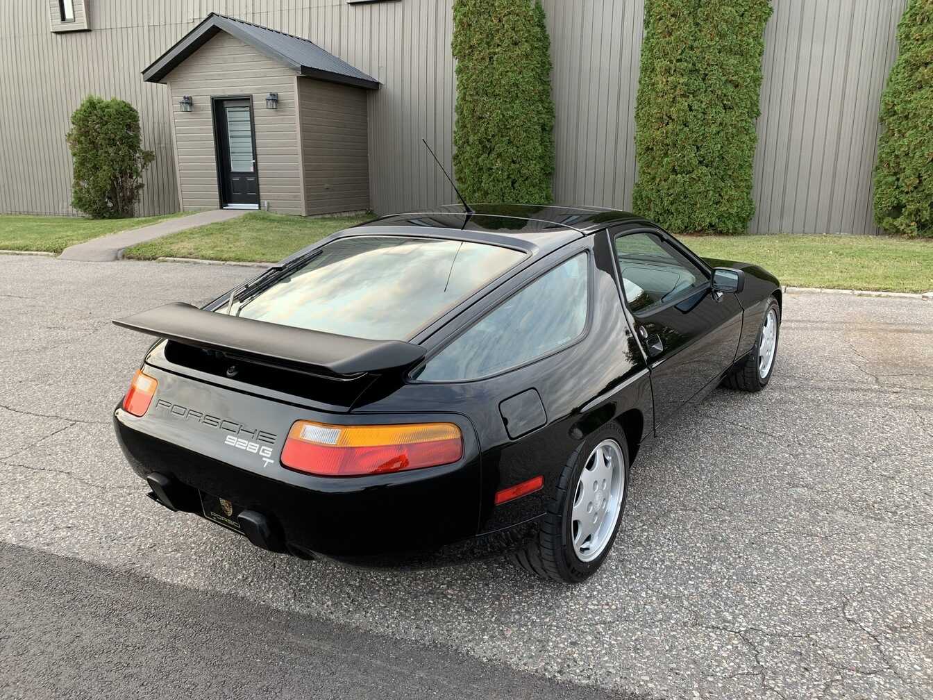 Porsche 928