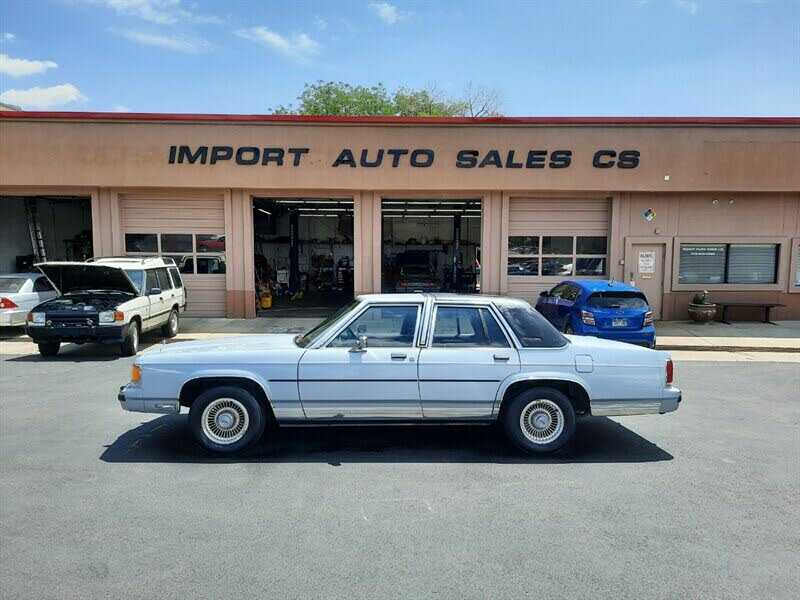 Ford Crown Victoria
