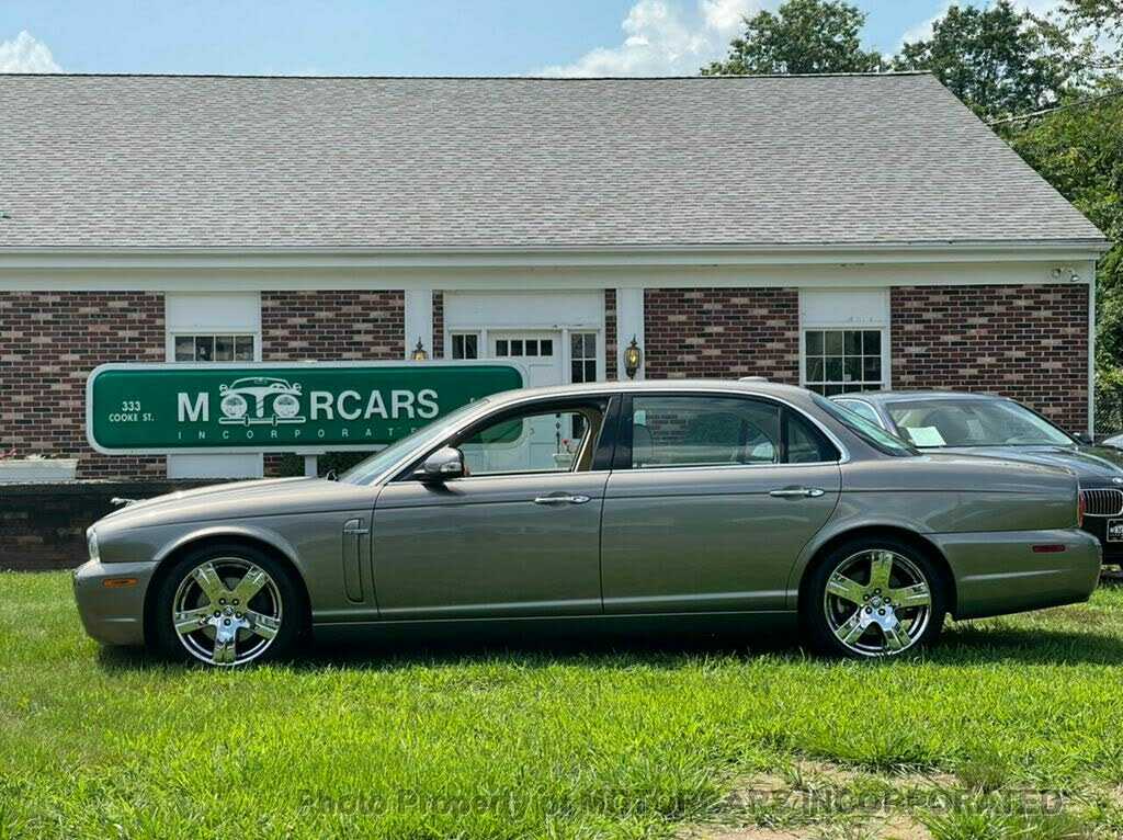 Jaguar XJ