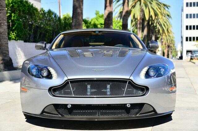 Aston Martin V12 Vantage