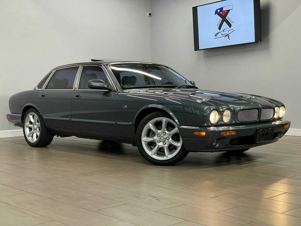 Jaguar XJR