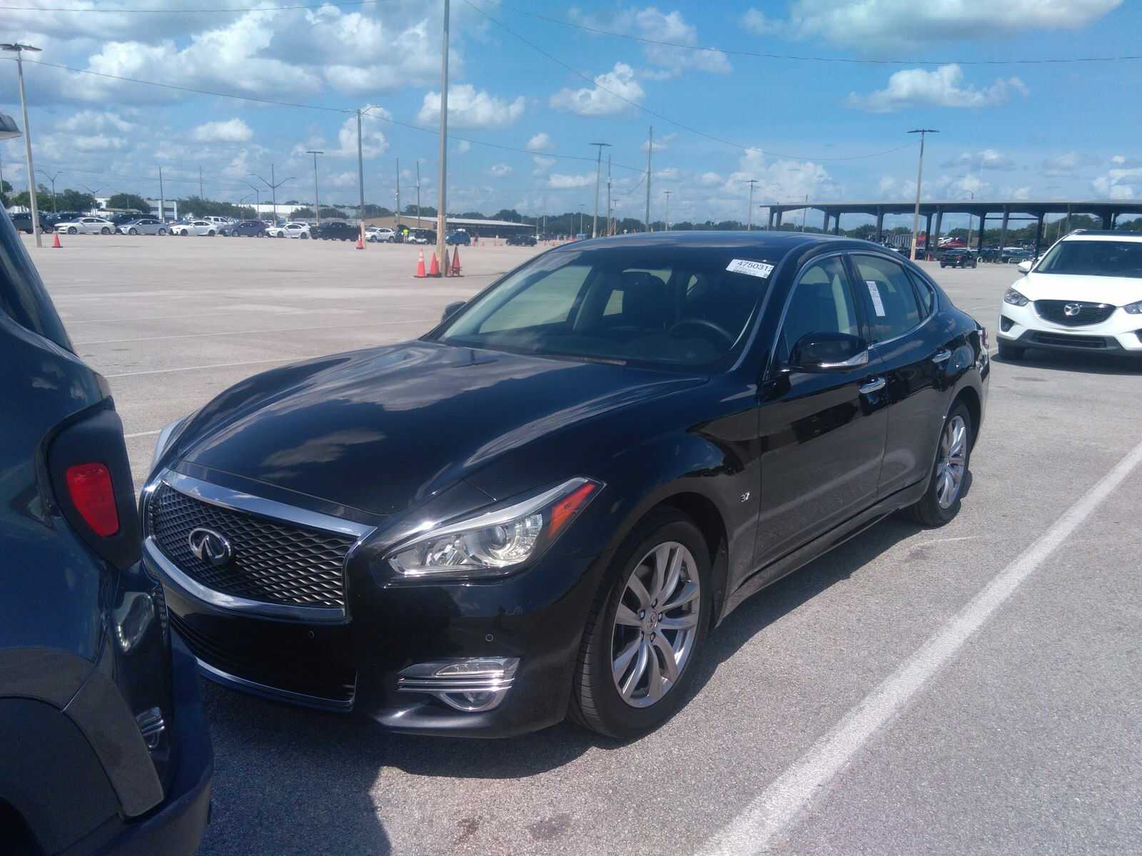 Infiniti Q70