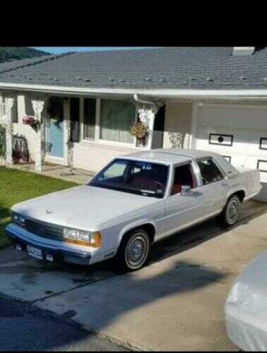 Ford Crown Victoria
