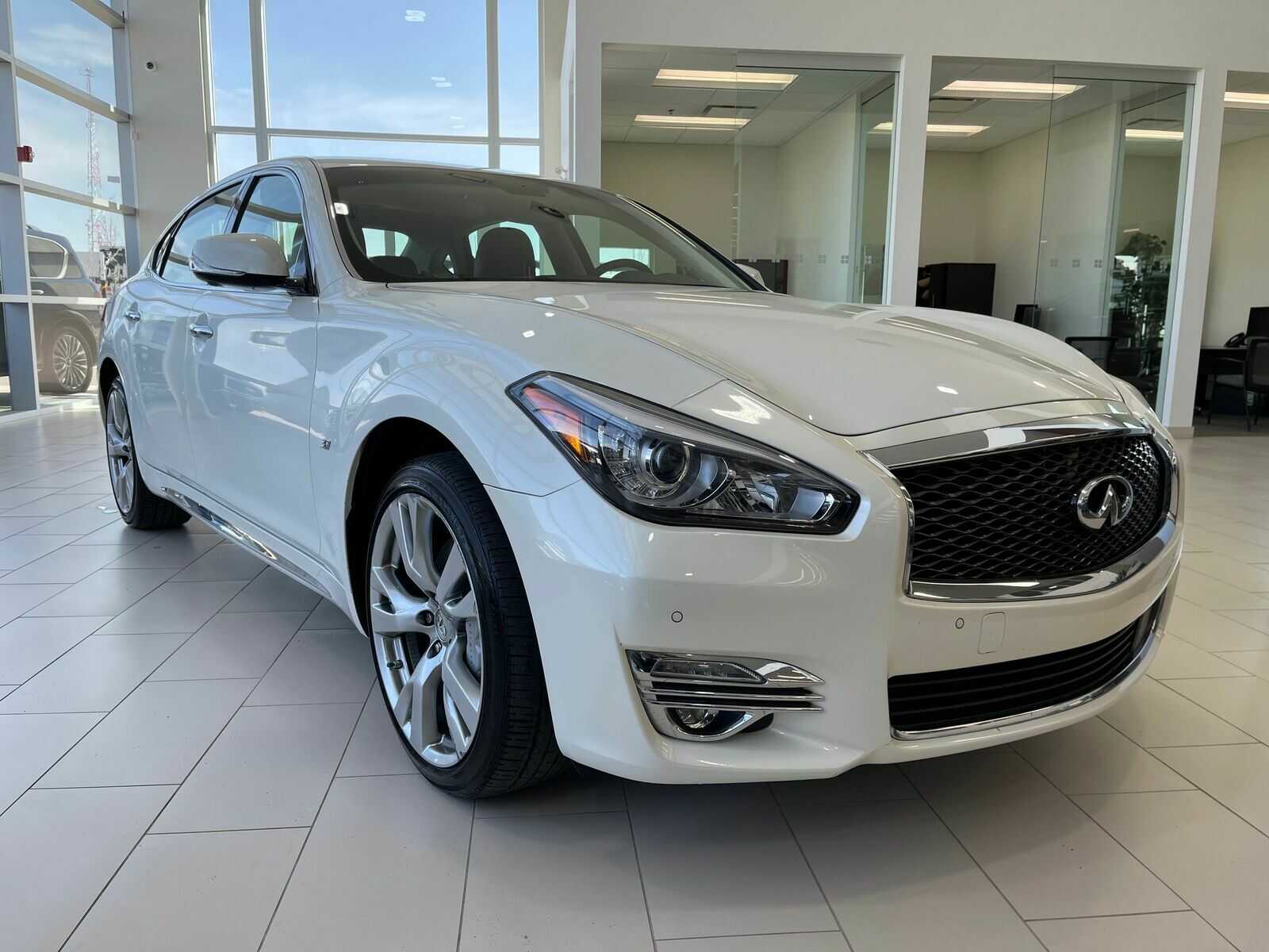 Infiniti Q70L