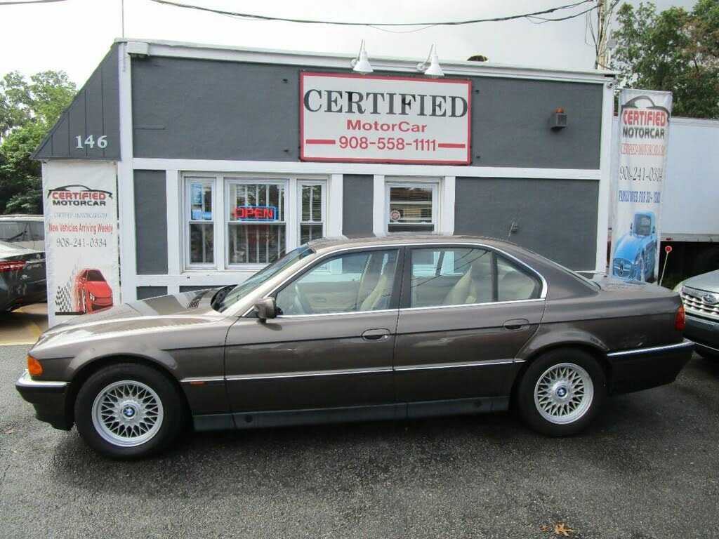 BMW 740i