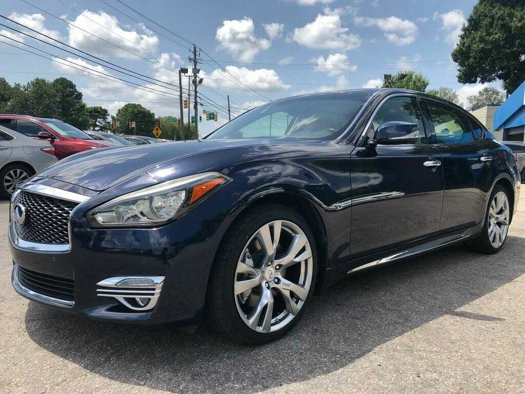 Infiniti Q70L