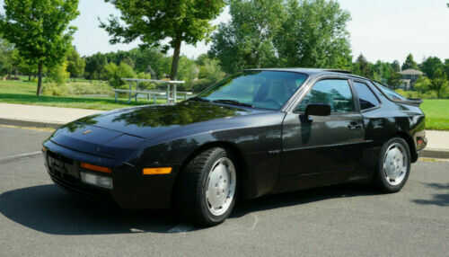 Porsche 944