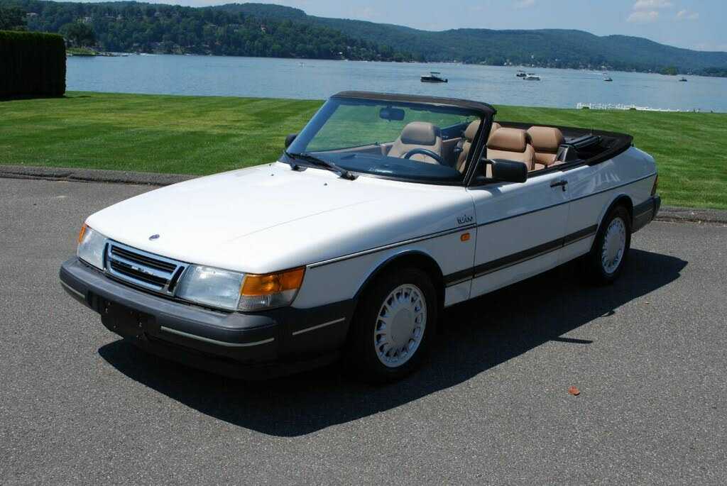 Saab 900