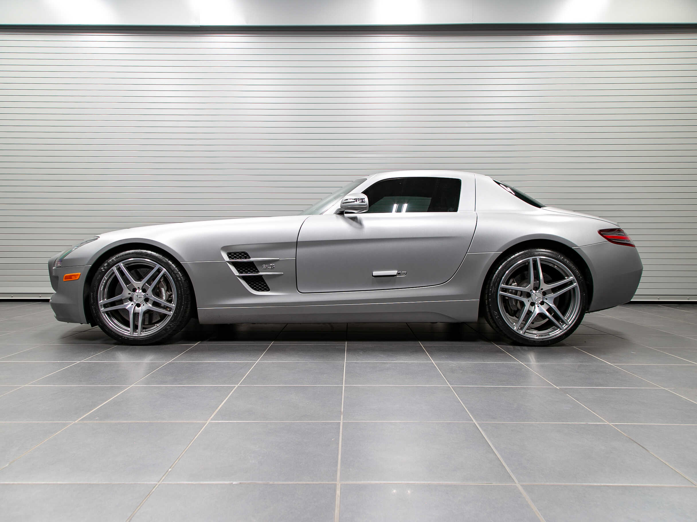 Mercedes-Benz SLS-Class