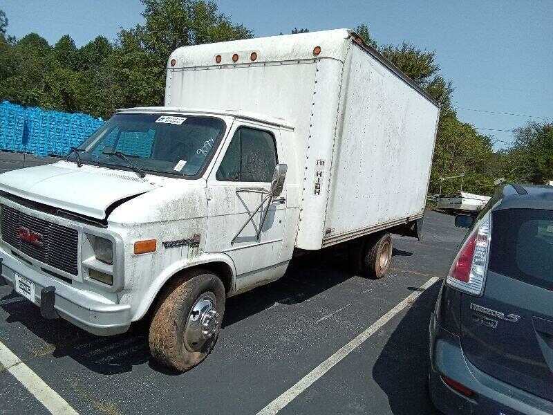GMC Cutaway Van