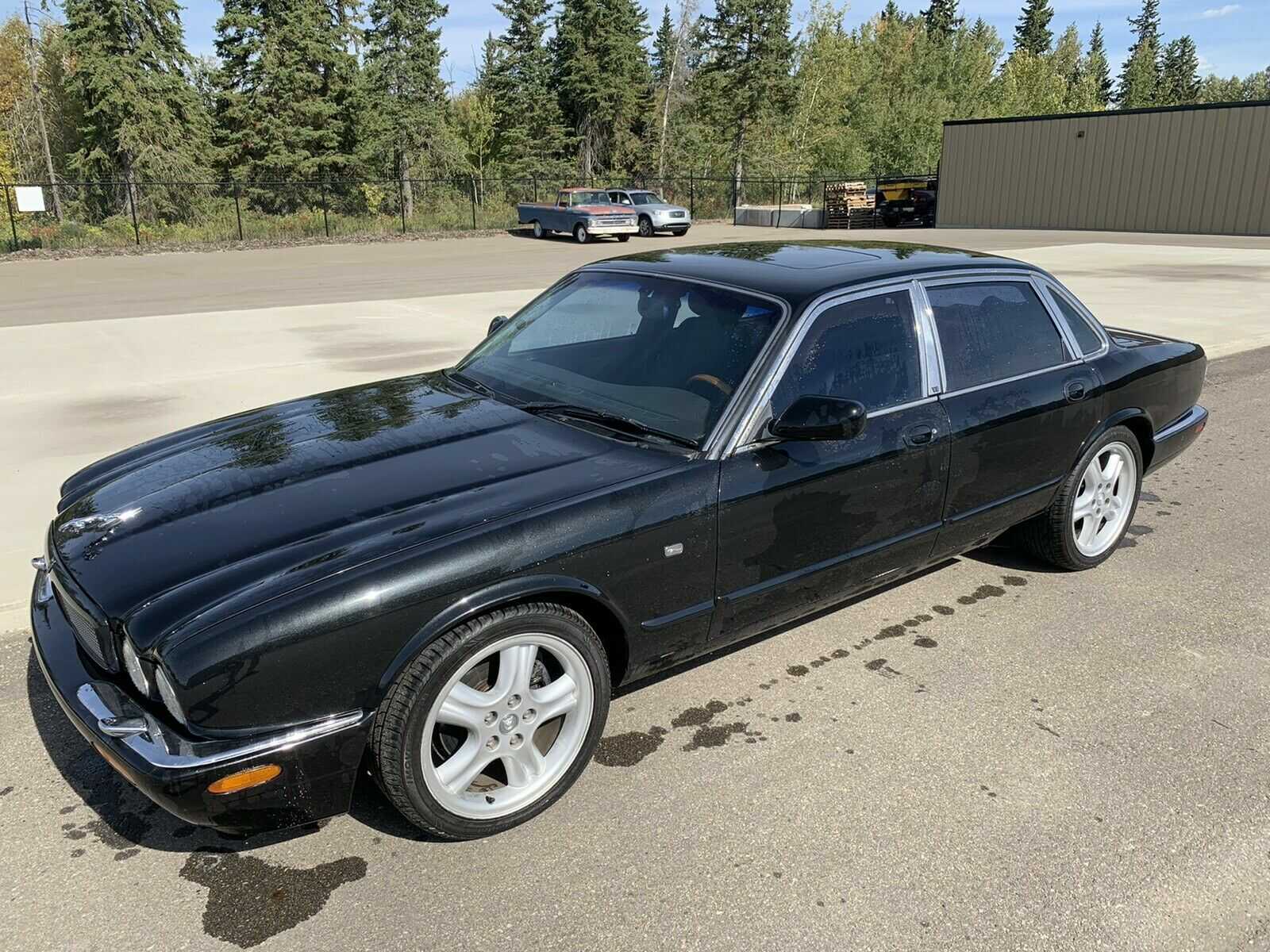 Jaguar XJR