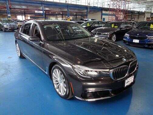 BMW 740i