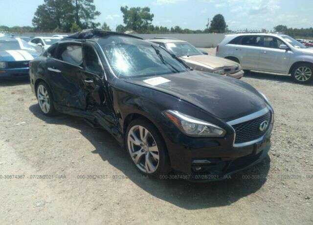 Infiniti Q70