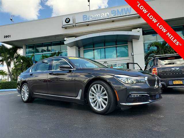 BMW 740i