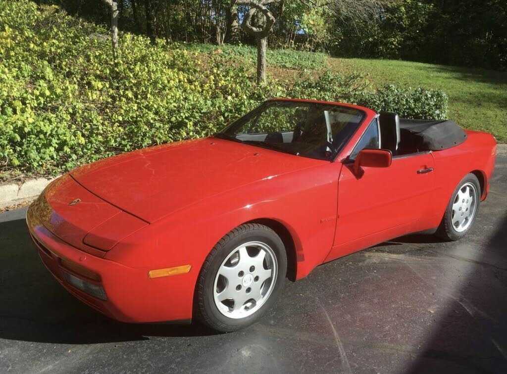 Porsche 944