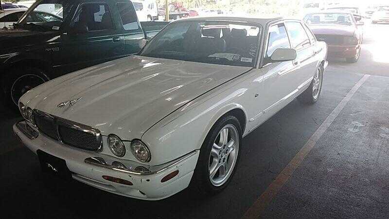 Jaguar XJR