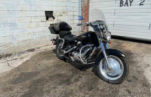 Honda VT1100C2 (SHADOW SABRE)
