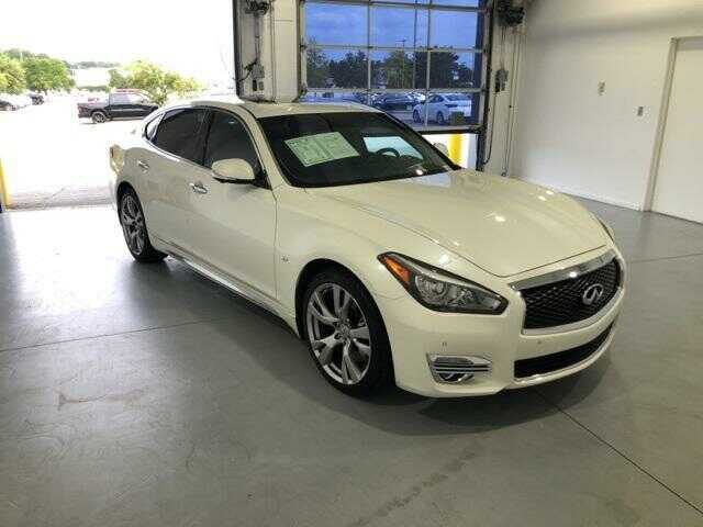 Infiniti Q70L