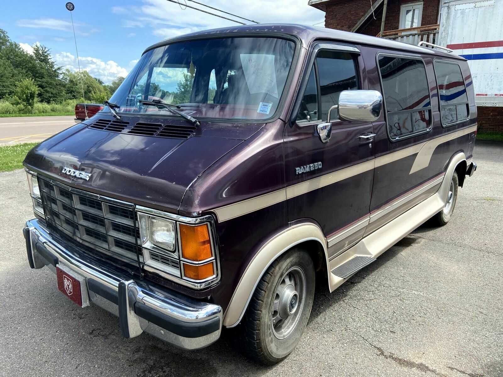Dodge Ram Van