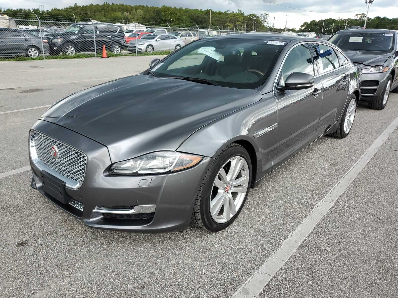 Jaguar XJ