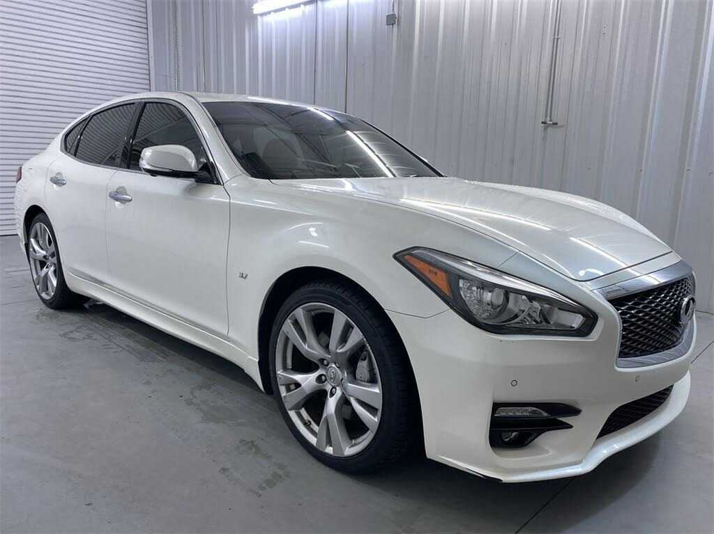Infiniti Q70
