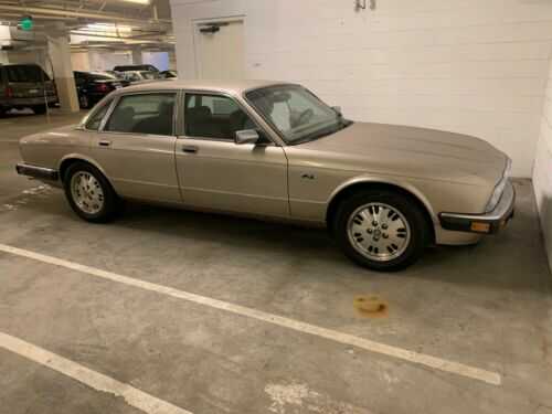 Jaguar XJ6